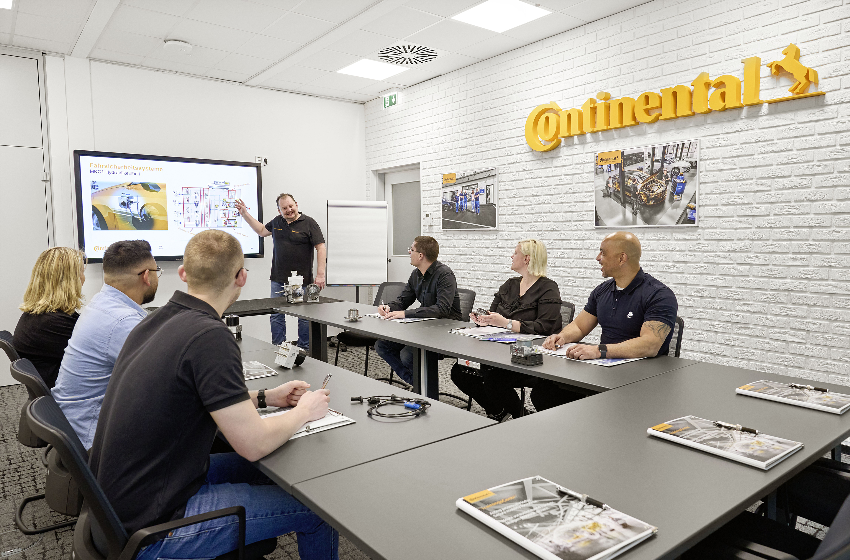 Zukunftstechnologien machen Schulungen für Werkstätten unerlässlich.